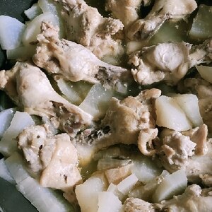 生姜香る♩鶏手羽元と大根の煮物